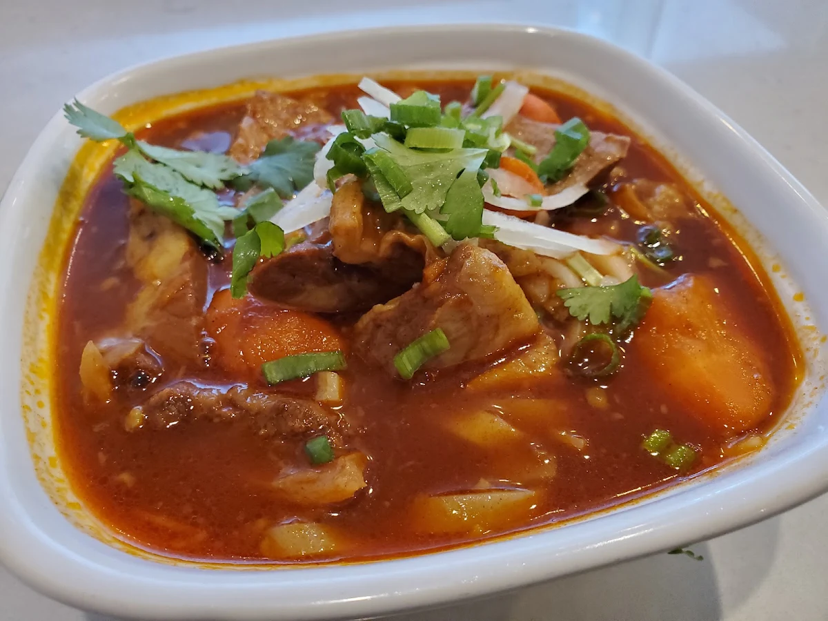 - Beef Stew with Tomato Soup 茄汁牛腩粉 with Rice Noodles Egg Noodles Bread or Rice